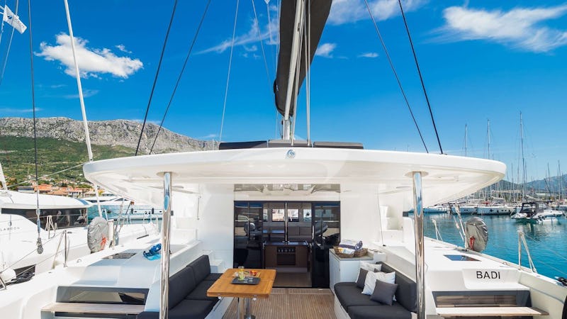 Yacht Charter BADI