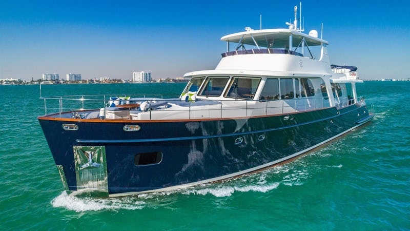Yacht Charter MONI
