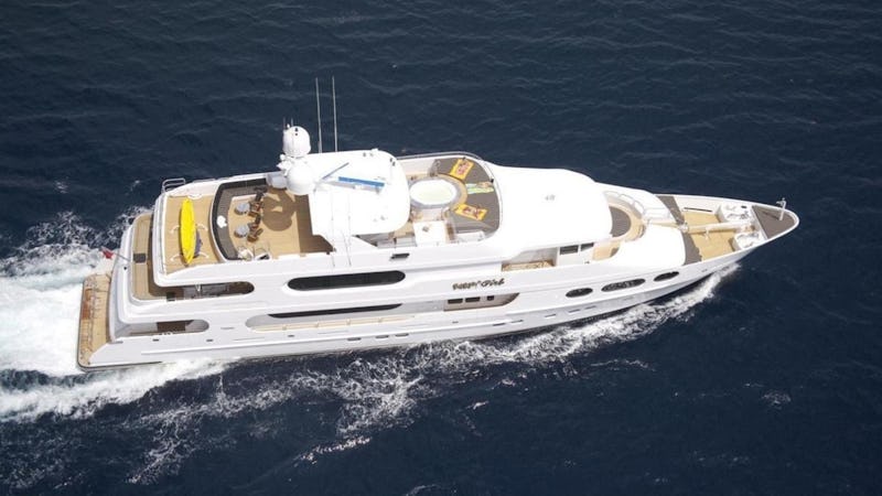 Yacht Charter MILESTONE