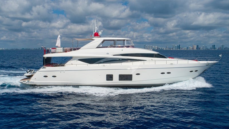 Yacht Charter LOVE N LIFE