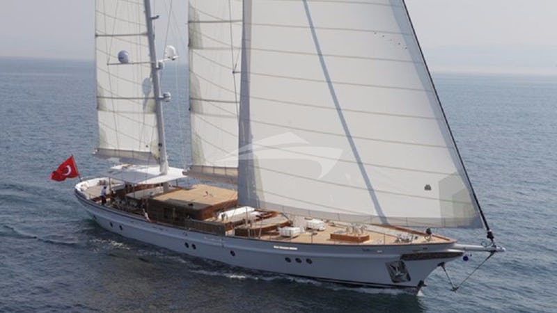 Yacht Charter IN LOVE