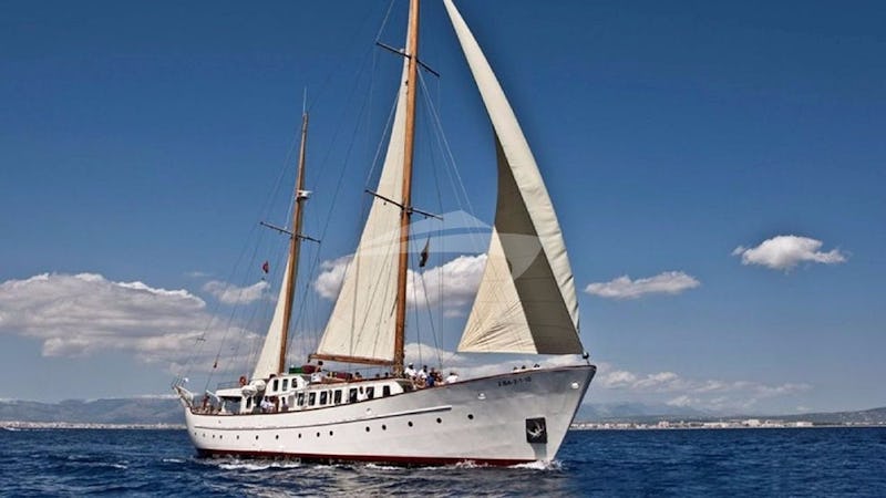 Yacht Charter SOUTHERN CROSS