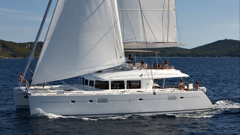 Yacht Charter O CAT