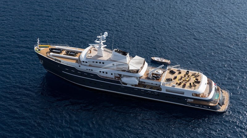 Yacht Charter LEGEND