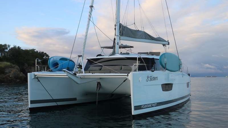 Yacht Charter 3 SISTERS
