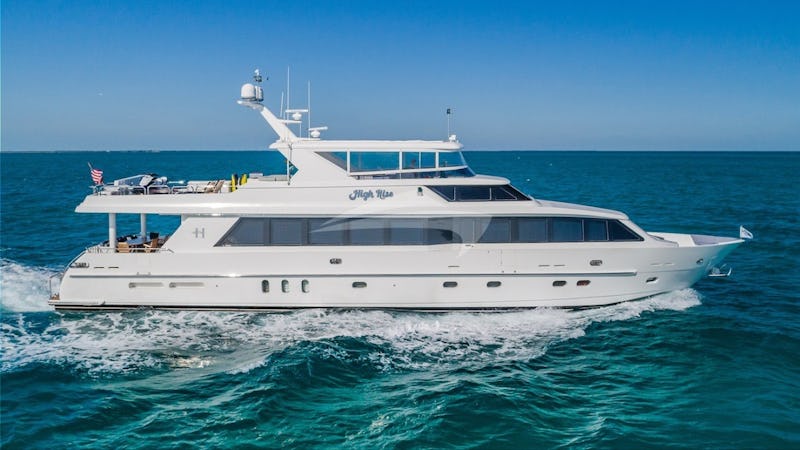 Yacht Charter HIGH RISE
