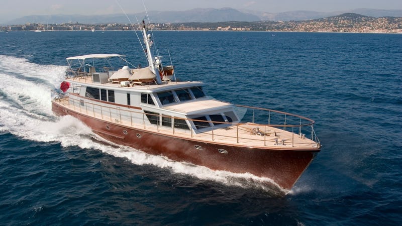 Yacht Charter TEMPEST WS