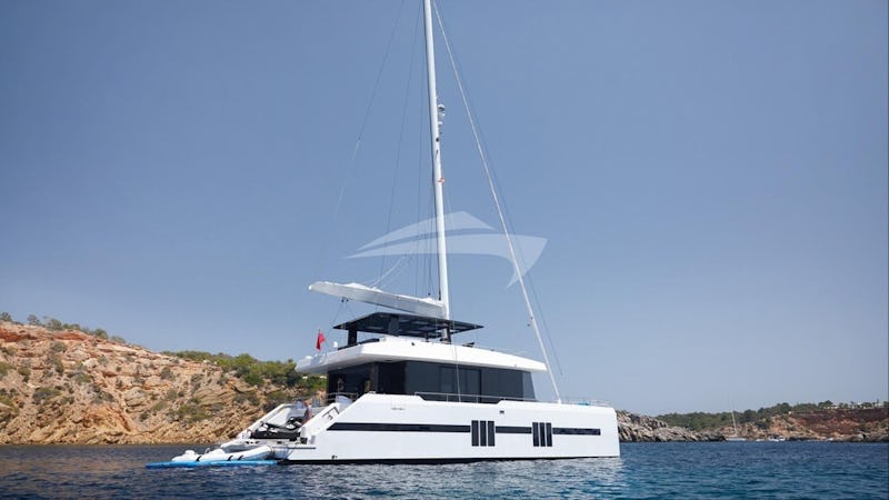 Yacht Charter MIDORI