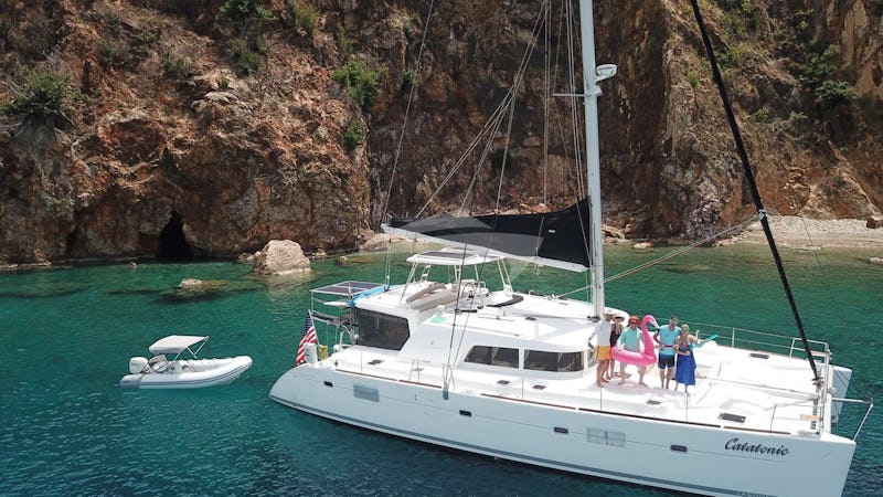 Yacht Charter CATATONIC