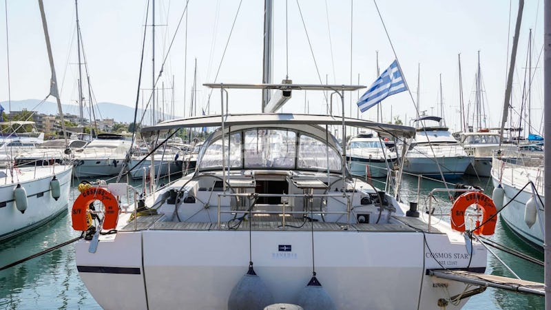 Yacht Charter COSMOS STAR