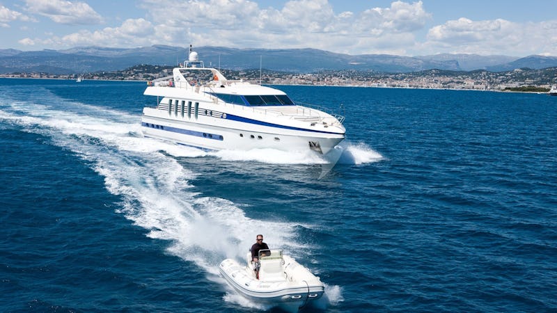 Yacht Charter SUPERTOY