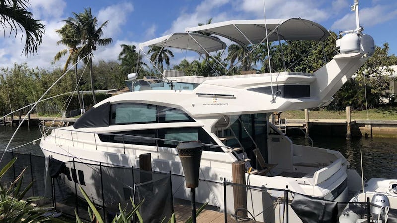 Yacht Charter SYNERGY