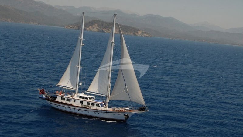 Yacht Charter SIRIUS