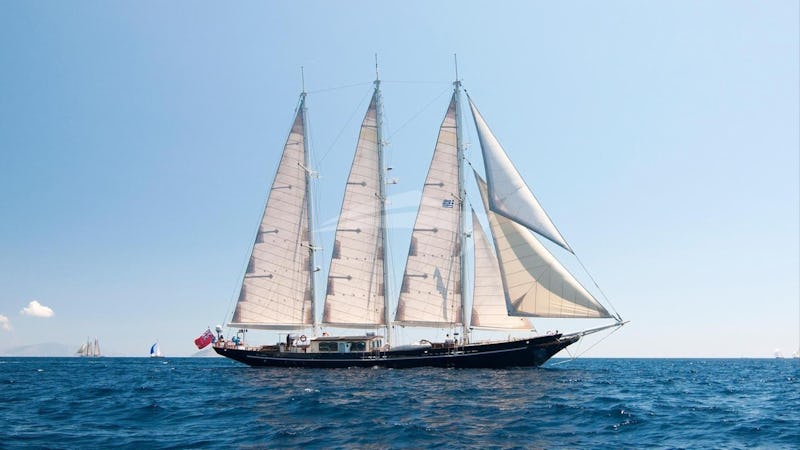 Yacht Charter MALCOLM MILLER