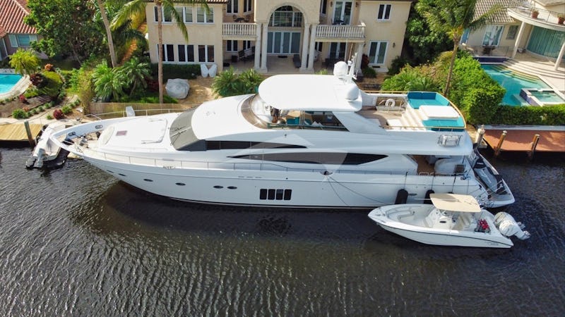 Yacht Charter CRISTOBAL