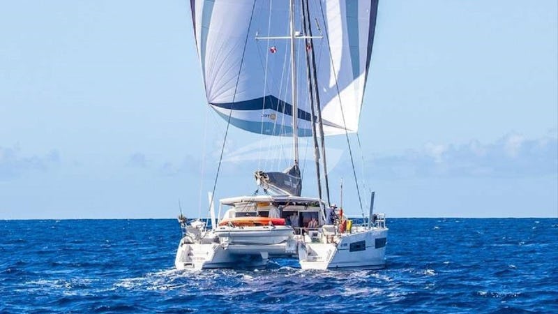 Yacht Charter TRIDENT TIDES