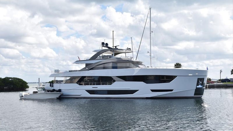 Yacht Charter ENTREPRENEUR