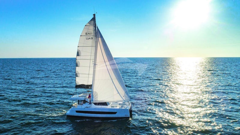 Yacht Charter SOMNIS