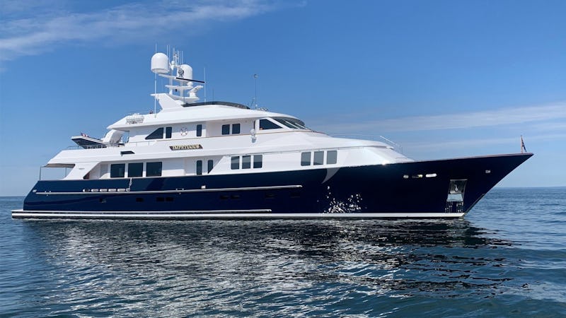 Yacht Charter IMPETUOUS