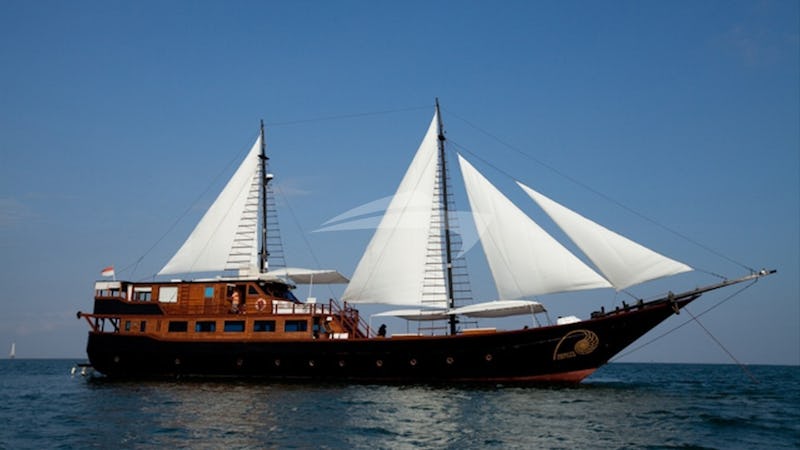 Yacht Charter SAMATA