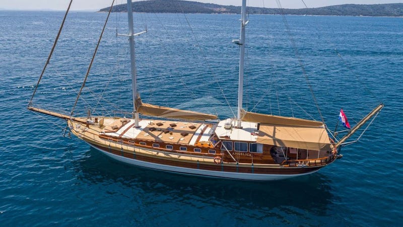 Yacht Charter ANGELICA