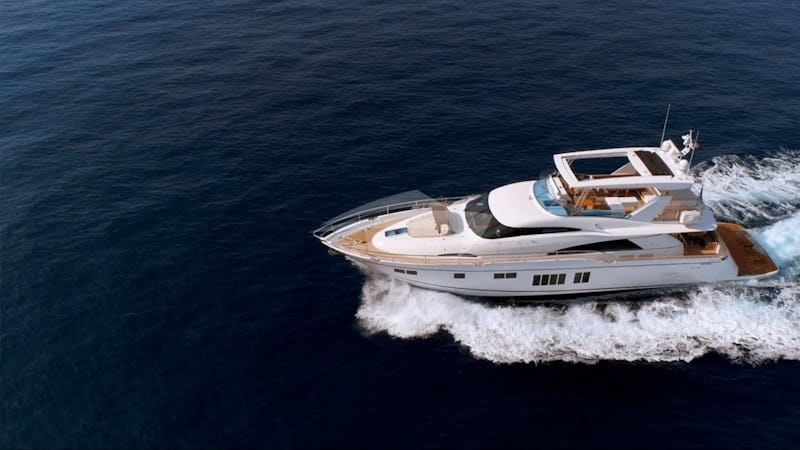Yacht Charter UPSTREAM ONE