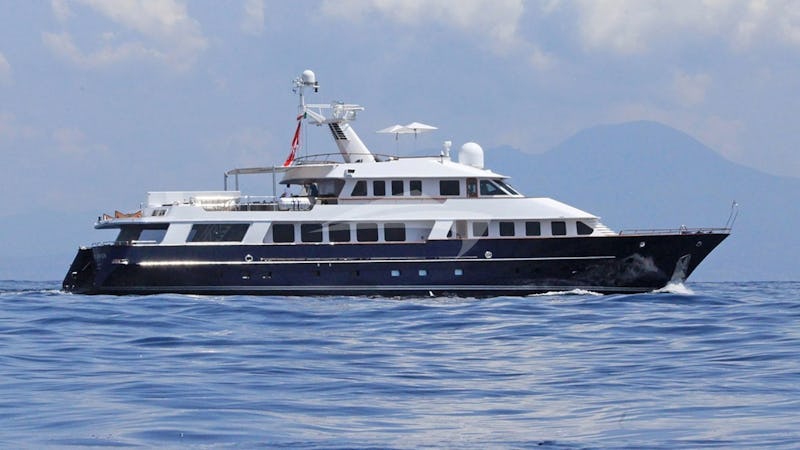 Yacht Charter CHESELLA