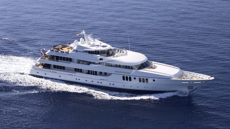 Yacht Charter BLUE MOON