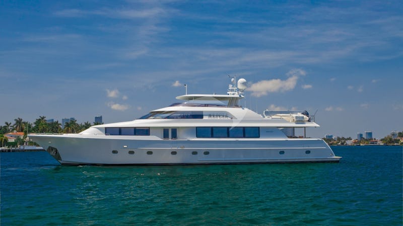 Yacht Charter ALICIA
