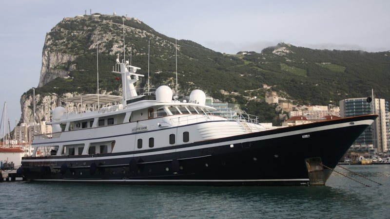 Yacht Charter THE GOOSE