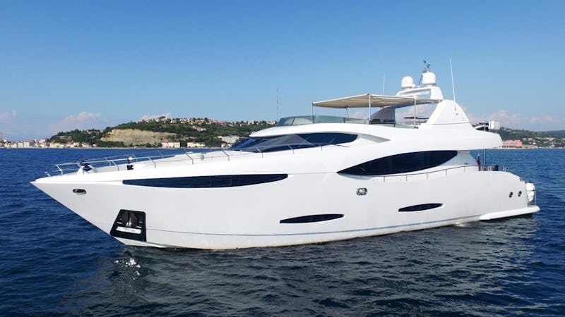 Yacht Charter MABRUK III