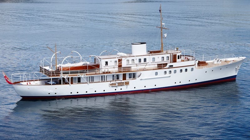 Yacht Charter MALAHNE