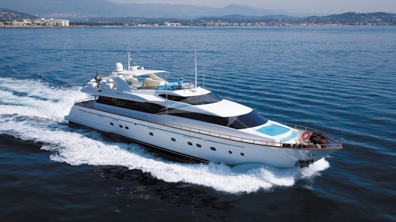 Yacht Charter ABSOLUTE KING