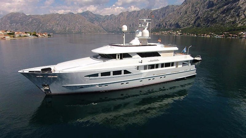 Yacht Charter UNEXPECTED
