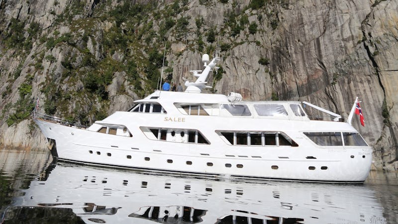 Yacht Charter TO JE TO