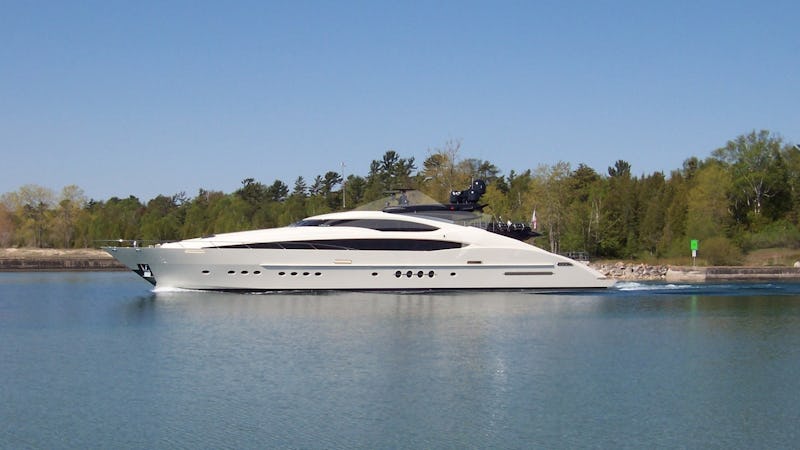 Yacht Charter STEALTH