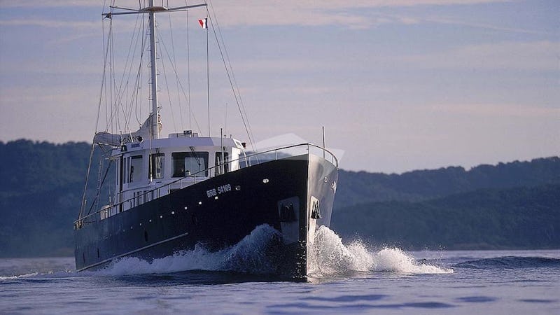 Yacht Charter LESS