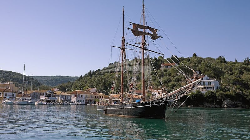 Yacht Charter RHEA