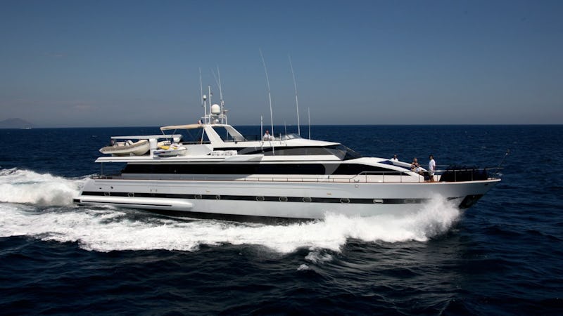 Yacht Charter QUEEN SOUTH