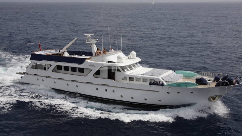 Yacht Charter LADY ROXANNE