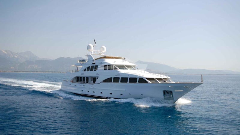Yacht Charter ELENA NUEVE