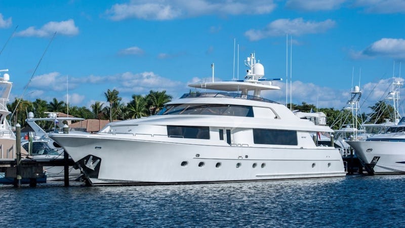 Yacht Charter WILD KINGDOM