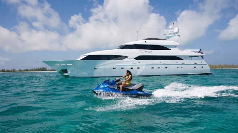 Yacht Charter INVISION