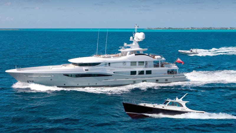 Yacht Charter LIND