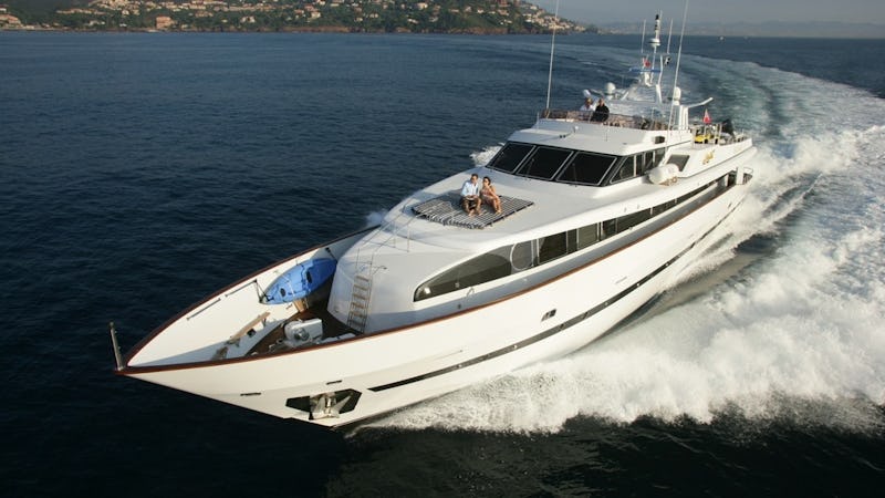 Yacht Charter AVELLA