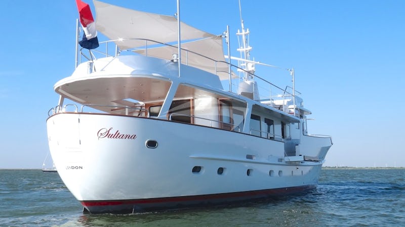 Yacht Charter SULTANA