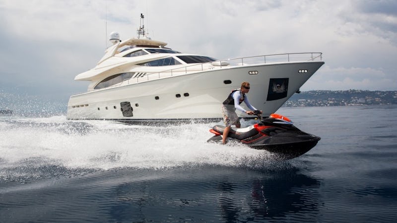 Yacht Charter SANS ABRI