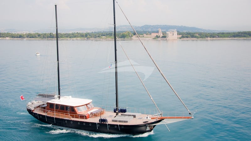 Yacht Charter VITA DOLCE