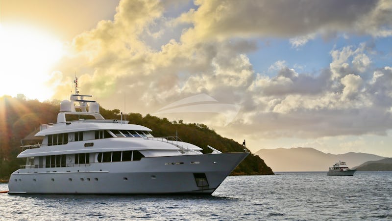 Yacht Charter M4