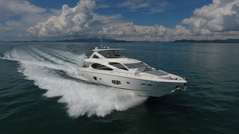 Yacht Charter MAXXX